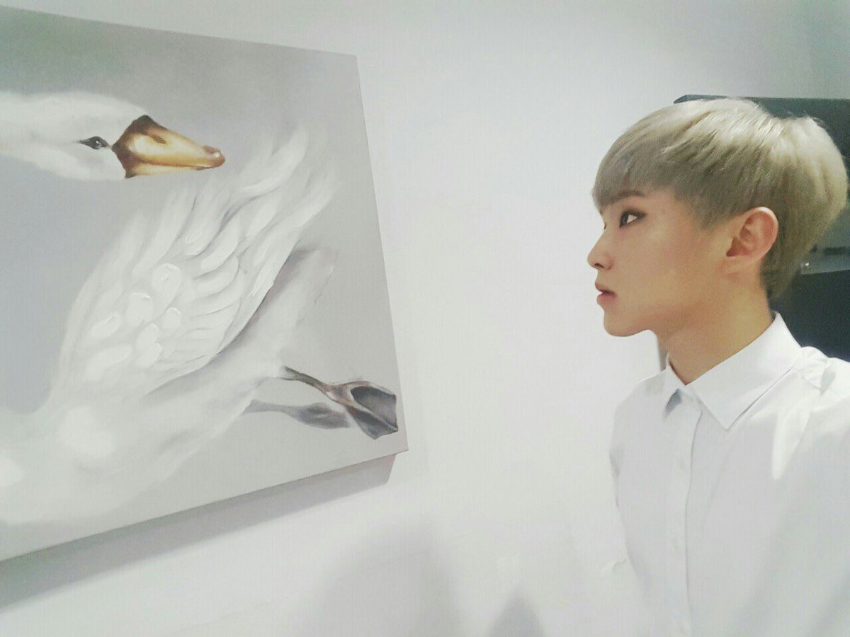 pledis_17's tweet photo. #너를마주하고서굳어버린body https://t.co/6oM3g3enft