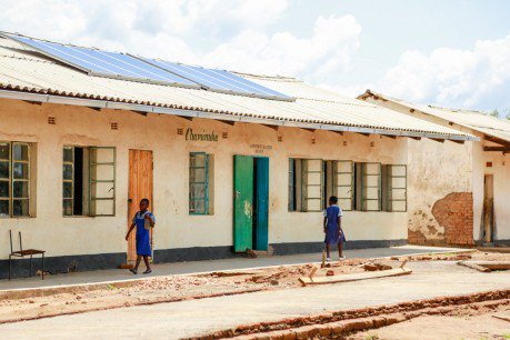 ViralStory_'s tweet image. UNDP: How does the sun #letgirlslearn? Joyce, a teacher in #Zimbabwe explains: on.undp.org/8DD #GlobalGoa…