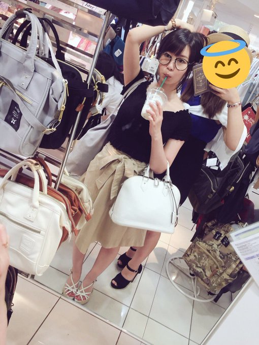 実は大阪にいるのです。笑 暑い暑い暑い楽しい(￣▽￣) https://t.co/pvlXbHLJkO