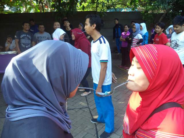 Asyik nih lomba 17 agustusan memindahkan kelereng #mallbasssuramerdeka <a href="/MallBassura/">Mall Bassura</a>