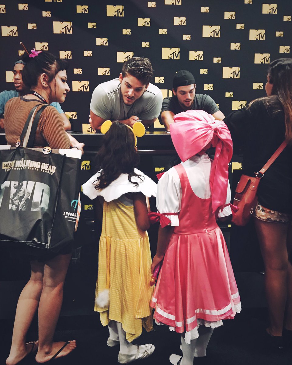 MikeIsPLL's tweet image. Meet and greet.