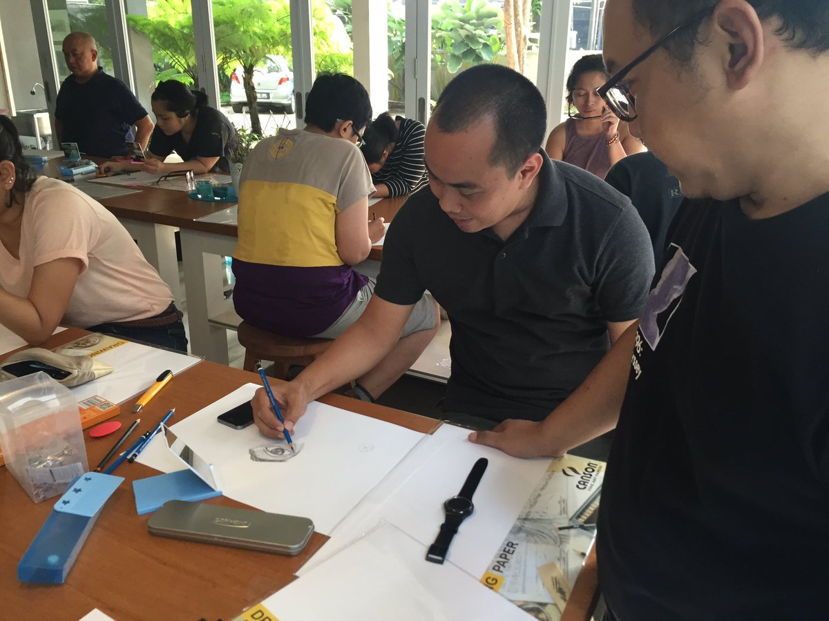 motulz's tweet photo. Menyenangkan, workshop menggambar "self-portrait" bersama perupa R.E. Hartanto di @Locadecokemang #LocaLab https://t.co/hjqwQ8iHwd