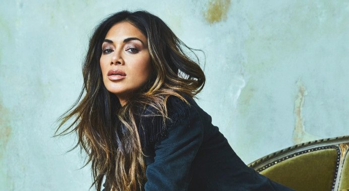 Fabulousmag's tweet photo. The schamazing @NicoleScherzy reveals how she went from heartbreak to finding love again... https://t.co/wMM1NuyEBB https://t.co/0BxZ7GLMwA