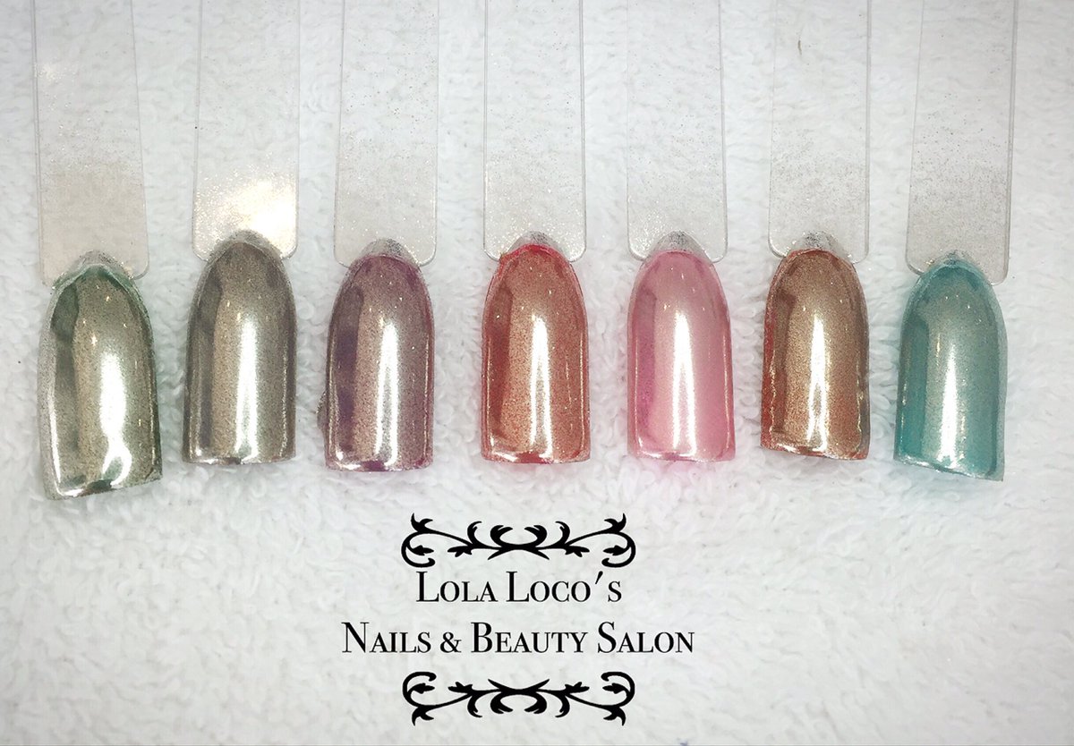 LolaLocos's tweet photo. It's totally about the chrome! @_magpiebeauty @INKNAILSLONDON #tiara #chromepigment https://t.co/5AjshdJkF3