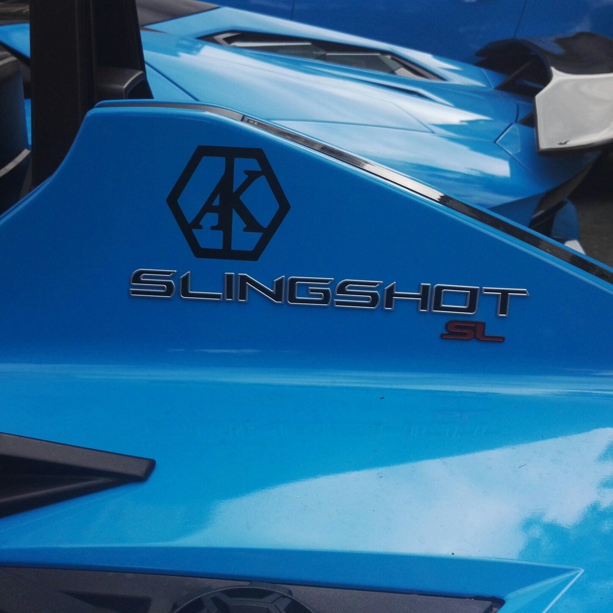 CoolCarsLondon's tweet photo. Polaris Slingshot SL blue crew, in the middle of London looks bonkers. 
#Polaris #Slingshot #BlueCrew #3wheeler https://t.co/63ya6mb6HY