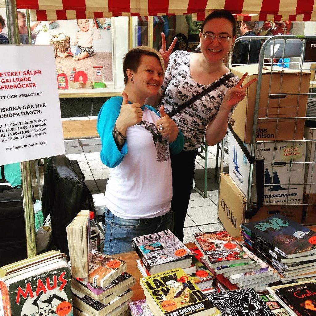 Serieteket's tweet photo. Nu är vi igång! #seriegatan
OBS! Vi står inte riktigt vid Kulturhusets gavel, utan ovanför… https://t.co/sVjRPIcqsH https://t.co/9dvO6WXMk2