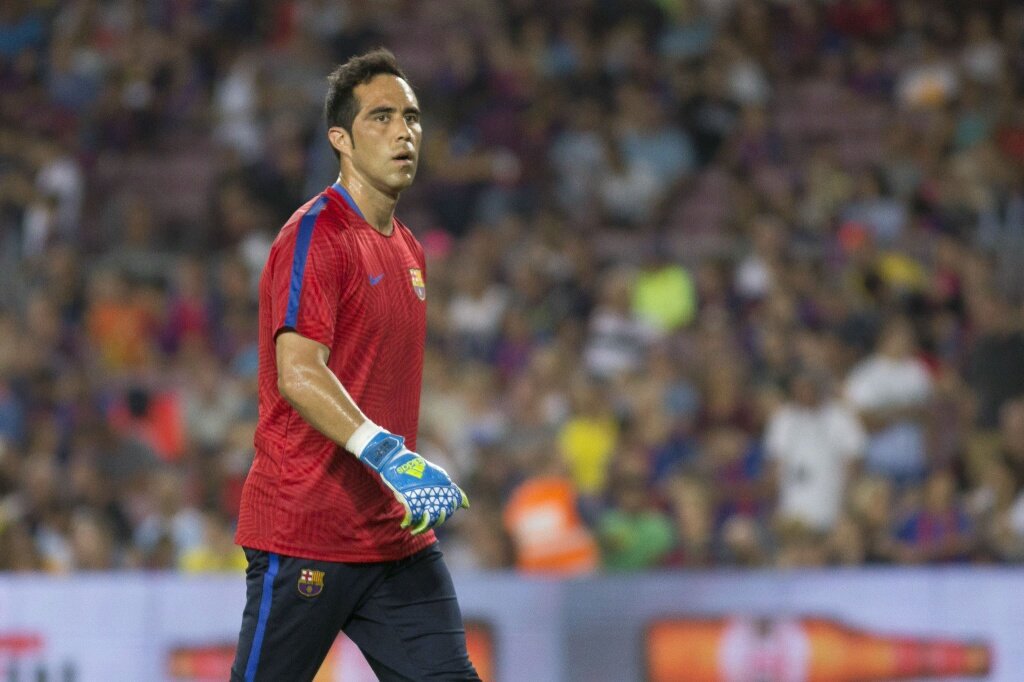 city_scout's tweet image. Barcelona confirm they have allowed Claudio Bravo to skip training today

ON THE MOVE NOW...... #MCFC (@English_AS )
