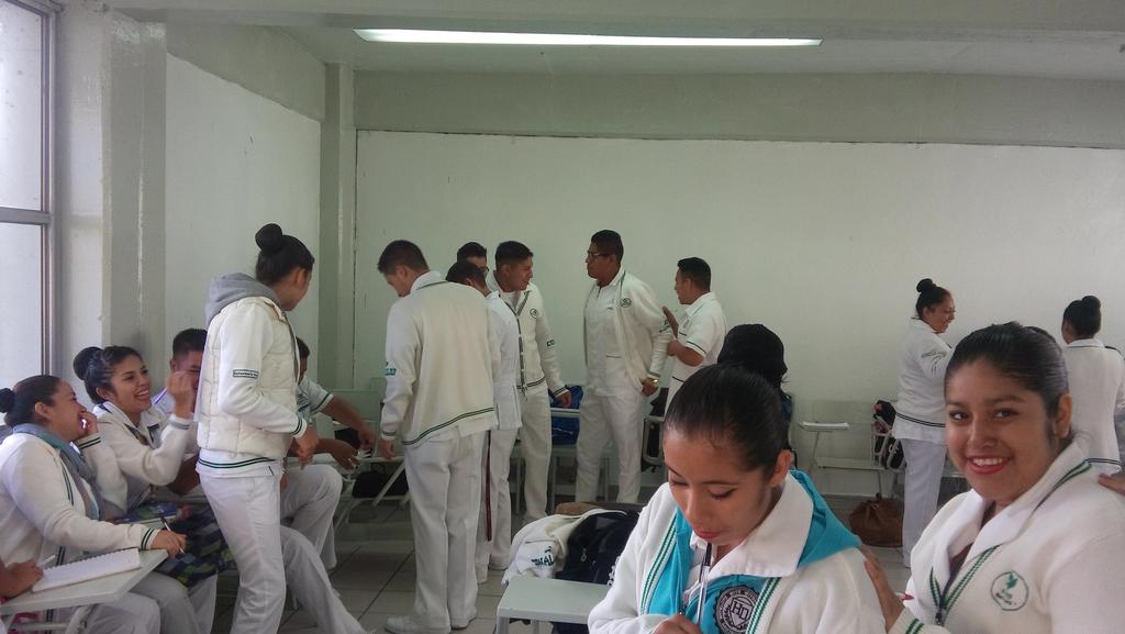 viris2107's tweet photo. Trabajando @ConalepNeza1 @pepelozada1 https://t.co/sSBG4SRPoy