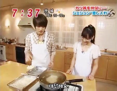 bornfree1kissID's tweet photo. #CookingwithJJ Jaejoong cooked 'Pork Katsudon' in a Japanese variety show. Looked so tasty! ππ https://t.co/46r7tQbHMV