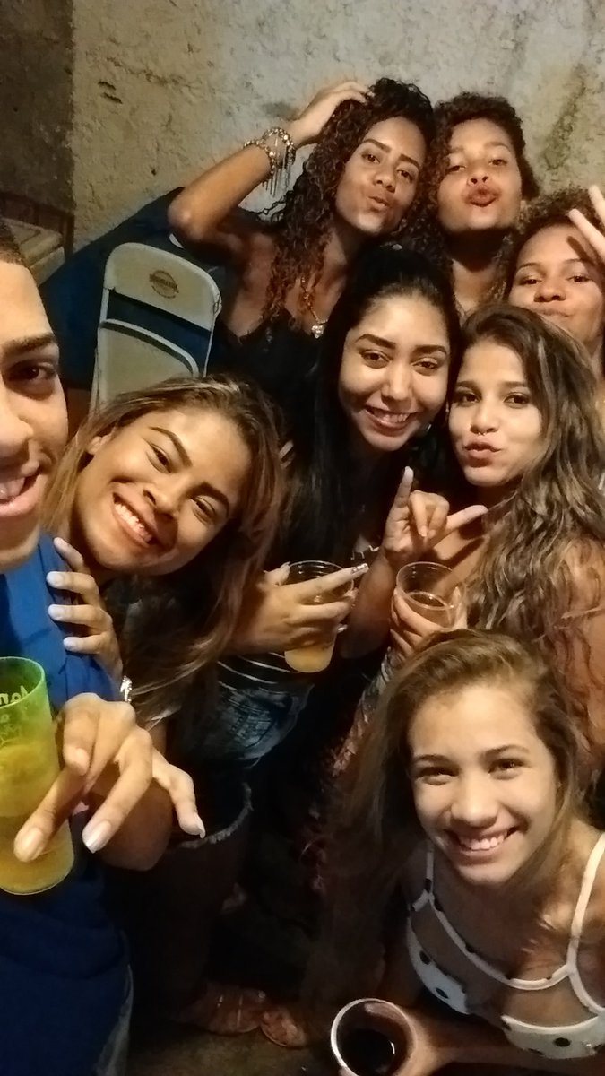 Dafini13's tweet image. Eu amooooo😍 @aguiarthay5 @22kilana @Marcelinolinda @Djuh5ribeiro @Amannda_Liimaa @Sucesso_o7