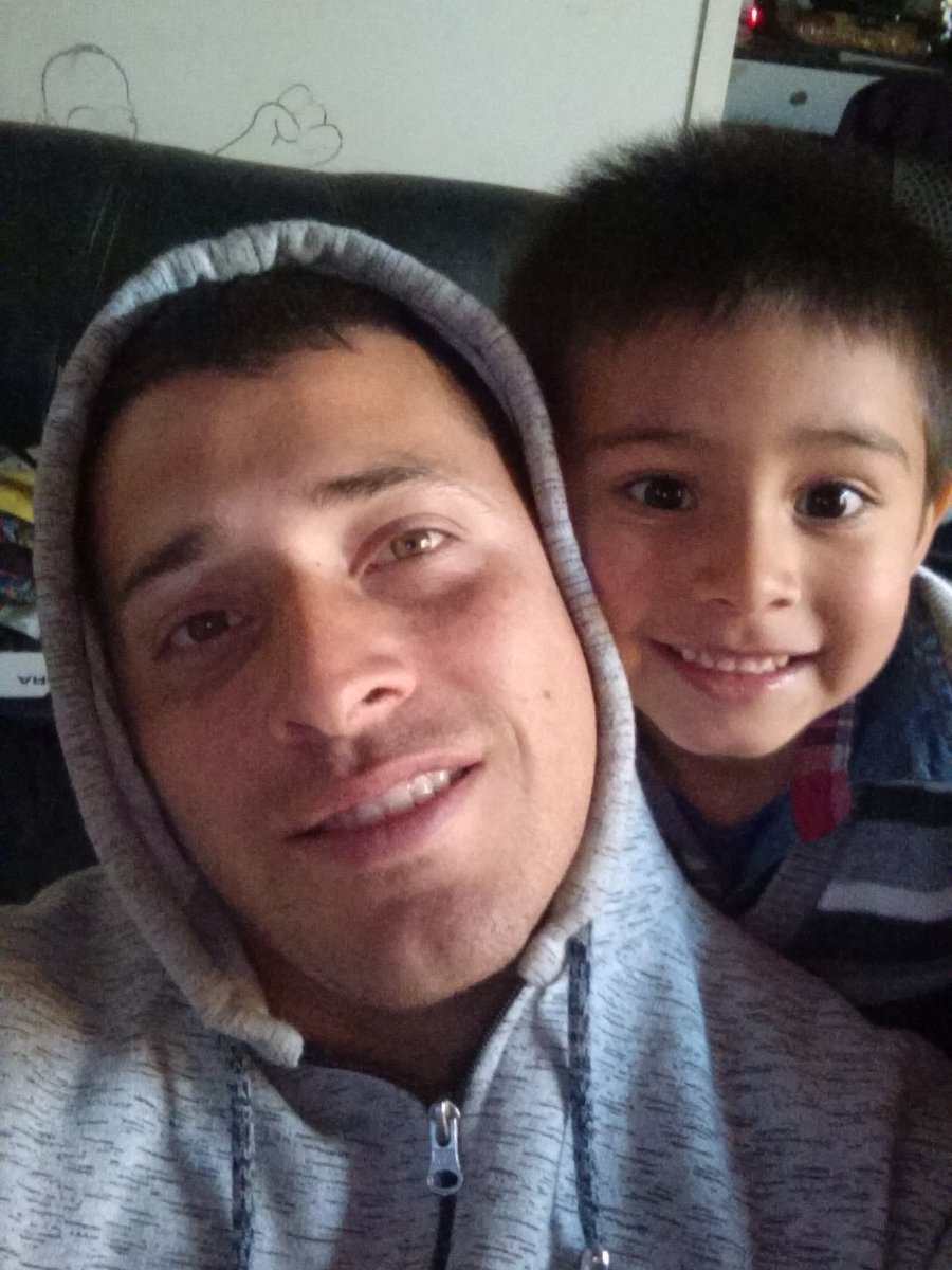 mattysanchez013's tweet photo. Nacho : -Papá hace frío ponete la capucha.. https://t.co/bPUpabWzva