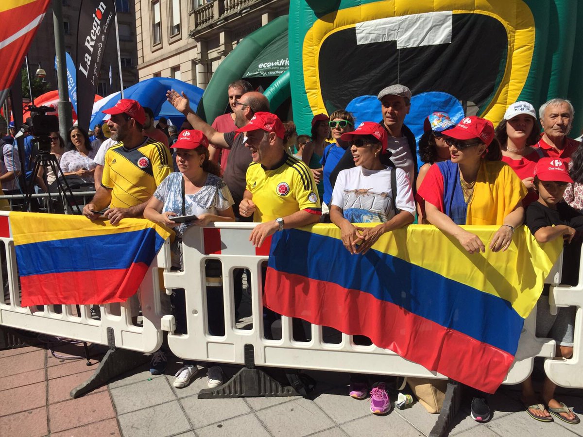 lavuelta's tweet photo. ¡El público colombiano como siempre animando a los suyos!
🇨🇴🇨🇴🇨🇴🇨🇴🇨🇴🇨🇴🇨🇴🇨🇴🇨🇴
Colombia never ride alone! https://t.co/qp54AJWYIr