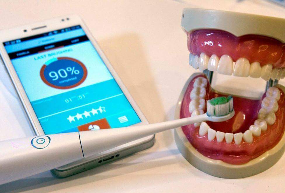 Os traemos una de las novedades tecnológicas un cepillo conectado a tu movil y te dice como están de limpios.