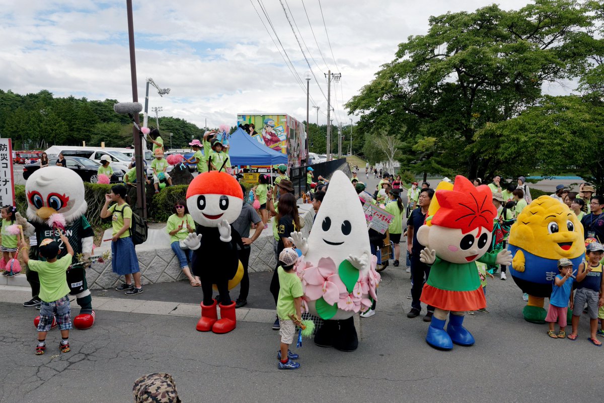 ট ইট র さちどんs 8月日 南箕輪村 大芝高原にて ゆるキャラ集合 松本山雅fcの ガンズくん 辰野町の ぴっかりちゃん 伊那市の イーナちゃん 箕輪町の もみじちゃん 南箕輪村の まっくん