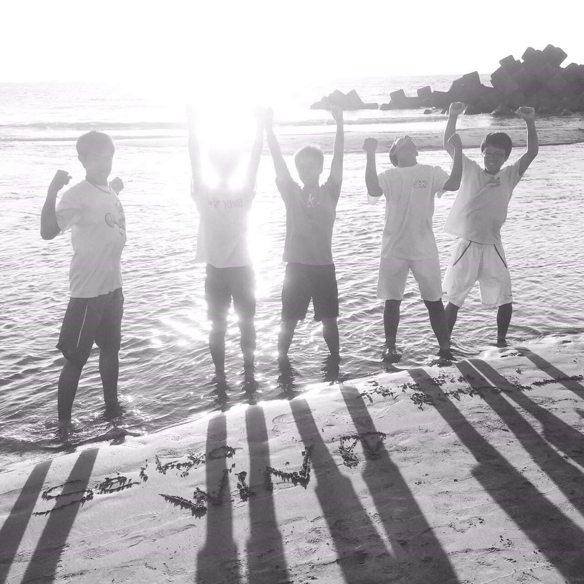 junnosuke8's tweet photo. 全中終わりました
結果は団体も個人も1回戦負けでした。団体は第二シードに負けてしまったけど、最後にふさわしいいい試合やった！応援で会場の空気を飲み込んでくれた応援の人達、まじで全中出てたどの学校よりもかっこいい応援をありがとう！ https://t.co/6BJdzvWuOP