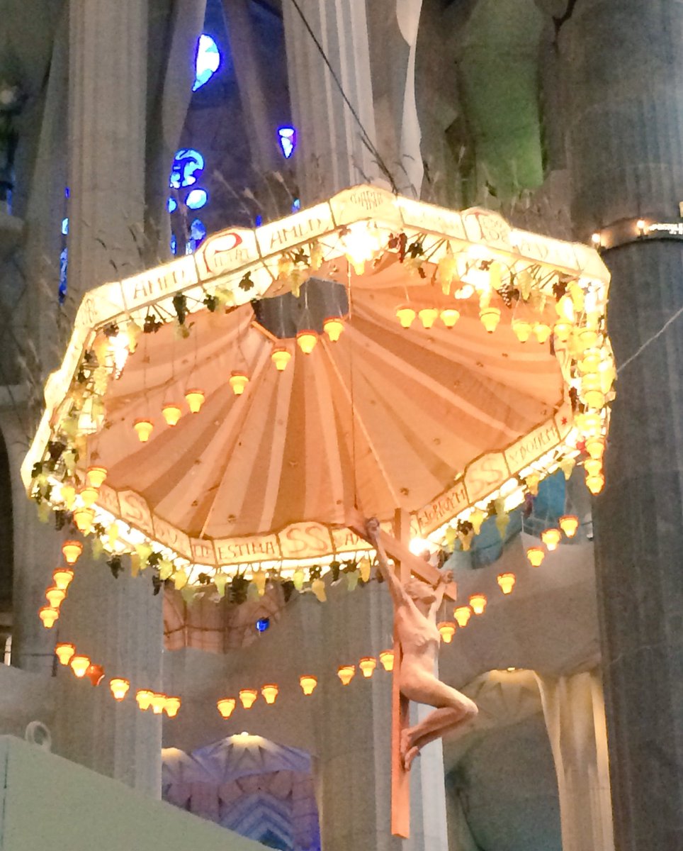 wanderfulnomads's tweet photo. Such a beautiful place, so much vibrant color and life. Sagrada Familia, pictures do no justice. #Wanderfulnomad https://t.co/o9CrSUwDsL