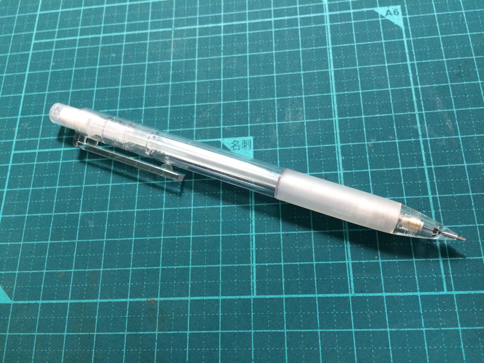Webshift とりあえずシャーペンを1本 と言われたら ファミマでも買える無印良品の84円のシャーペンを勧める 安いし 当たり障りのないデザインで誰でも使える こだわらないならオススメ T Co Hip9fdpaeh Twitter