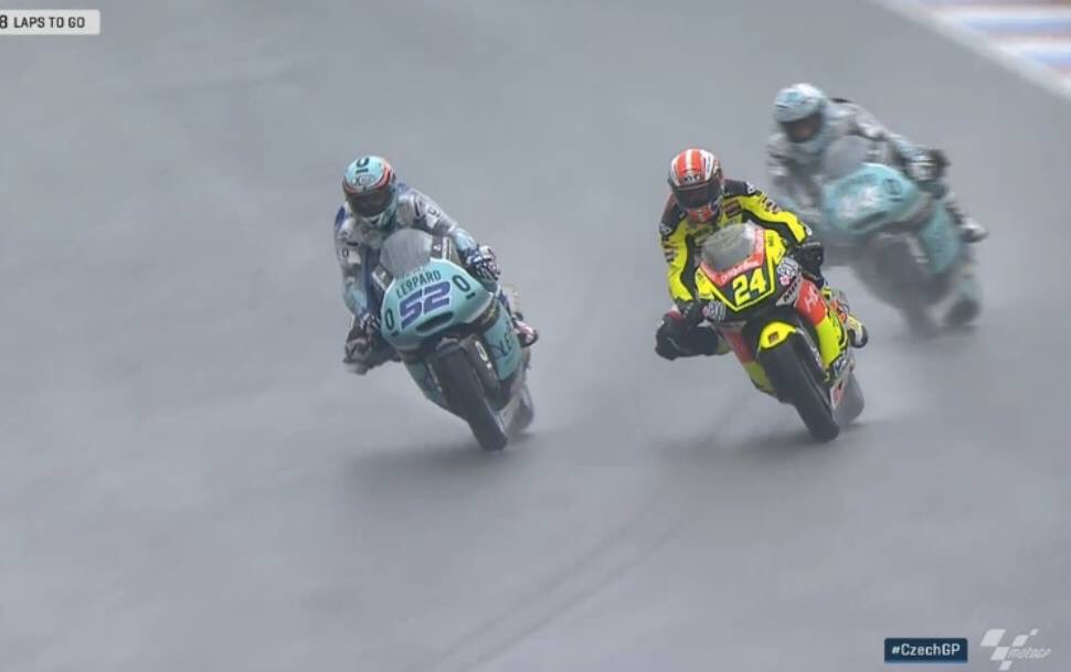 YuliEnjoyLife's tweet image. Congrats to @Rins42 2nd place!👯🏁🏆 @DannyKent52 is back and improving!😍 #CzechGP #AlexRing42 #DannyKent52 #MotoGP