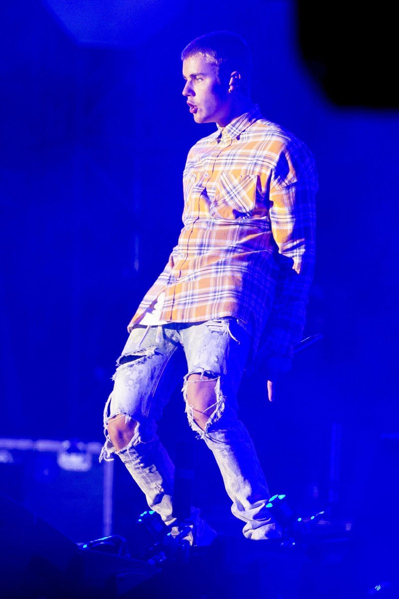 miracleavons's tweet image. I don't know if this is wrong bc someone else is telling me that it's wrong, but i feel this, so let me just like