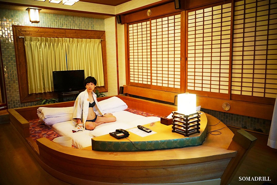 相馬は写真を撮る در توییتر 永田カビさん撮ったレトロラブホに舟あって 凄いよ