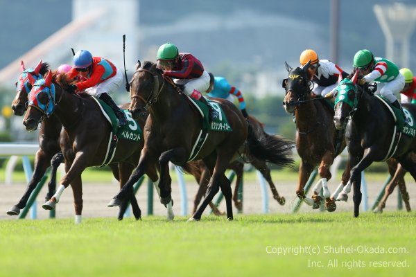 めぐぴい それでかっこいいポスターが多いんですね 競馬場に行ったらポスターチェックします