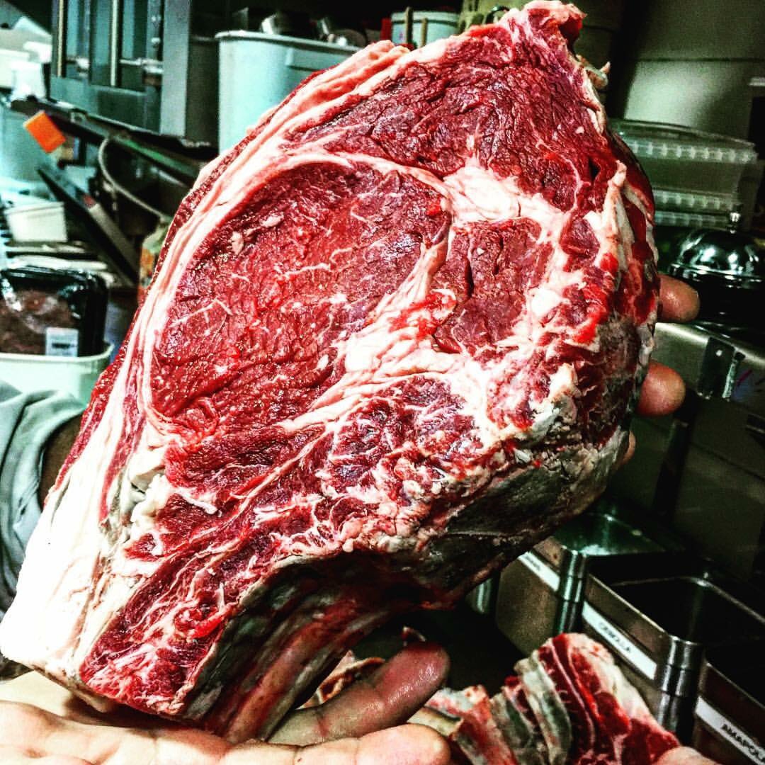 Chuleton de auténtico buey gallego de hasta 2 kilos en @braseriapacomari  #braserianerja #foodporn