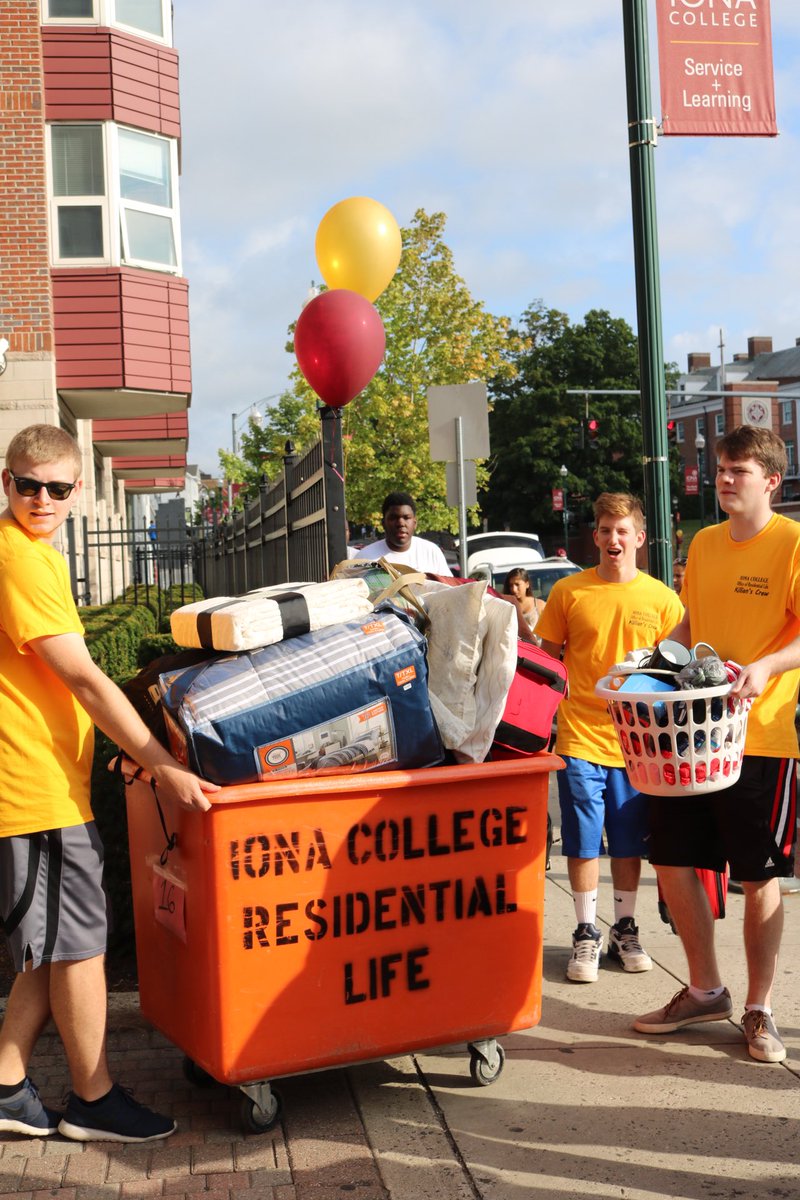 ionauniversity's tweet photo. Killian's crew rocking and rolling! #IonaGaelsMoveIn https://t.co/IMZ77dleRx
