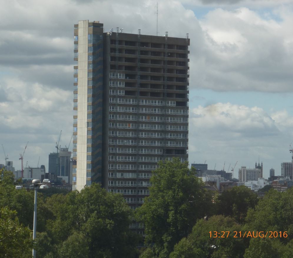 RotherhitheTCG's tweet image. .@CanadaWater1 see #SE16 #Maydew House eyesore today next to historic #SouthwarkPark...