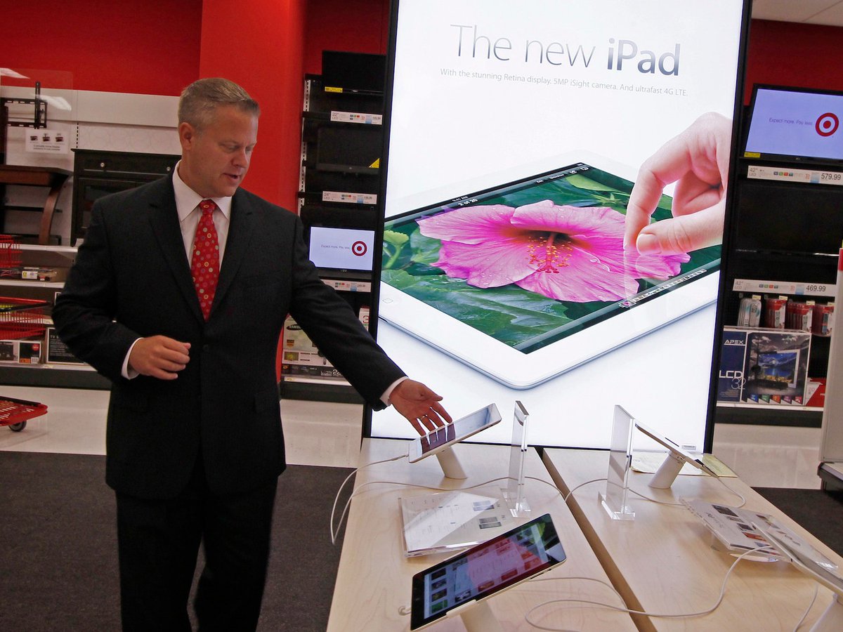ESSECTJE's tweet photo. #TARGET: People aren't buying #Apple products.
https://t.co/Pd40MDNwIK https://t.co/hBVMsfPUO3