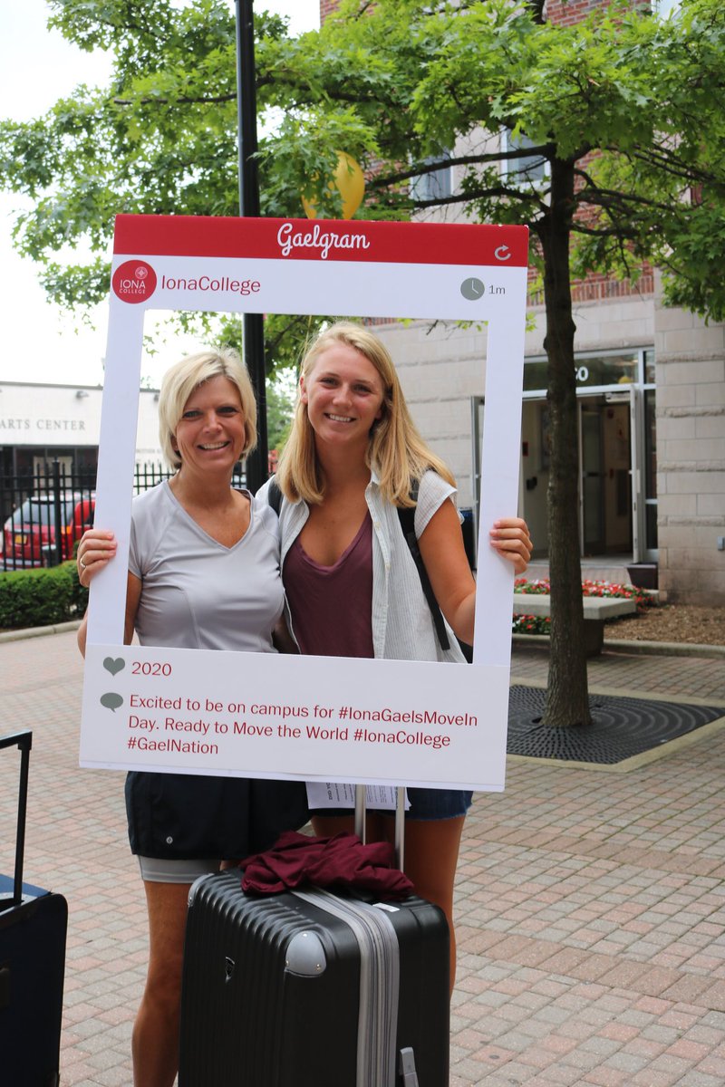 ionauniversity's tweet photo. Freshmen having some instafun while moving into their new homes. #IonaGaelsMoveIn https://t.co/6SJIcBw35D