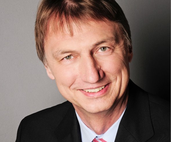 Henrik Köhler von <a href="/TPVision/">TP Vision</a> im #Interview: "TVs müssen erlebt werden" gfu.de/che-news/alle-… <a href="/IFA_Berlin/">IFA Berlin</a>