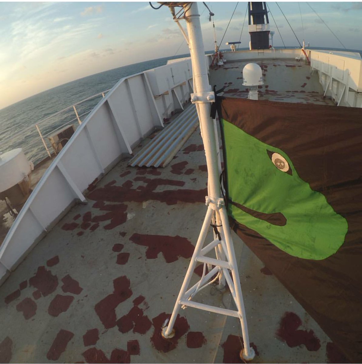 Berlayar bersama paradoksnya dunia tanpa batas #teaterkodok #temutemanxiv #Banjarmasin <a href="/TemuTemanXIV/">TemuTemanXIVbanjar</a>