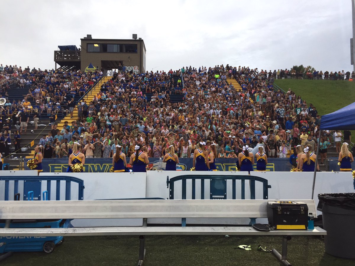 EHSFootball1415's tweet photo. 2014 vs 2016 https://t.co/Jp1HR8P5Uk