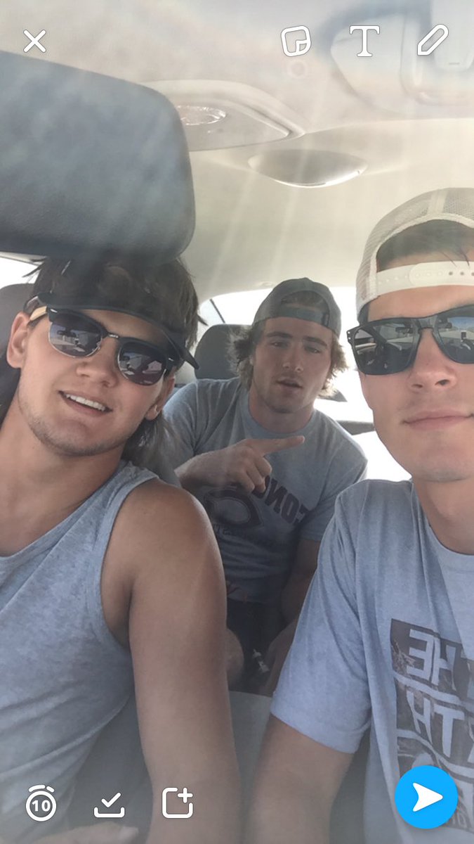 the301boys's tweet image. On our way to se your girl. Jk going to buy some shit. 😊