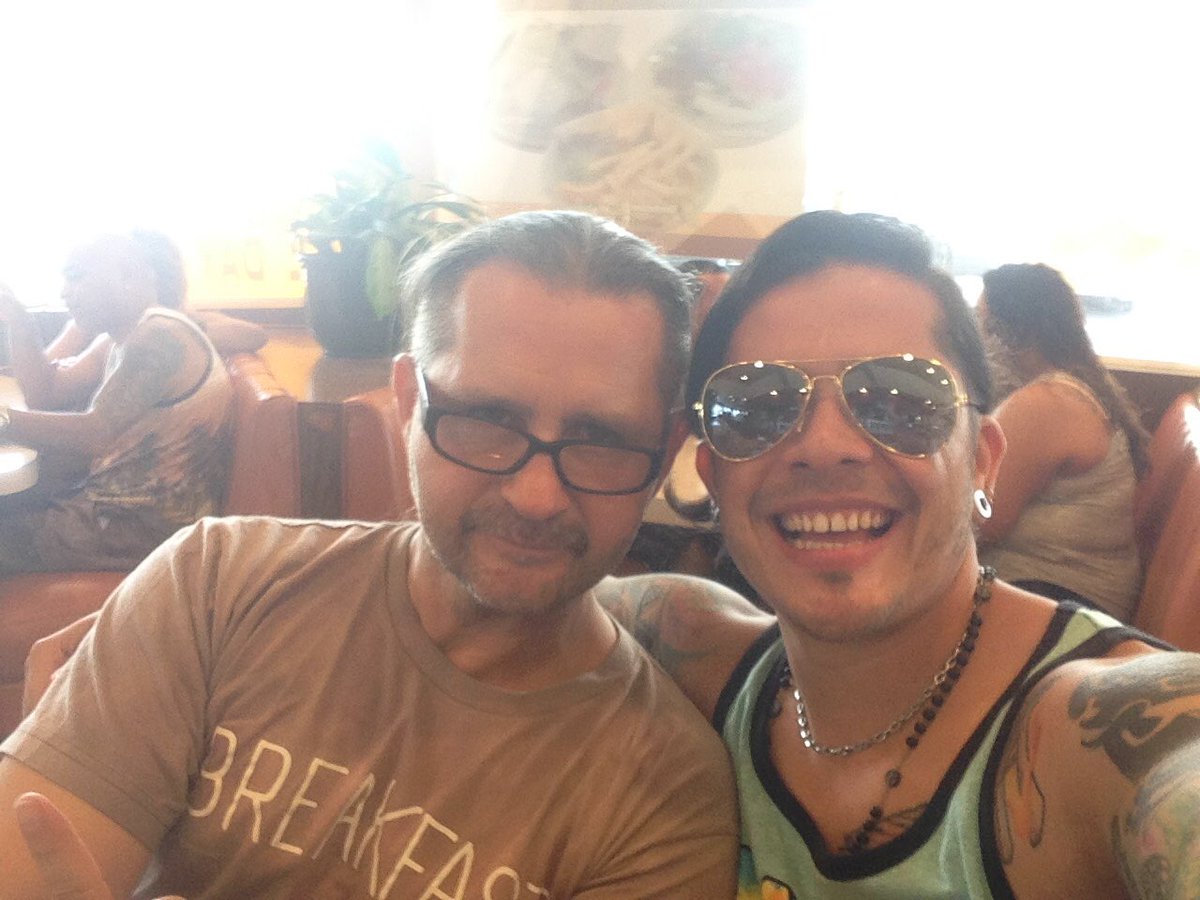 TavoBarcenas1's tweet photo. Planificando para fin de año! DesayunandoIn#LA @KurtZierlein #DannyRios https://t.co/yH500kanX9