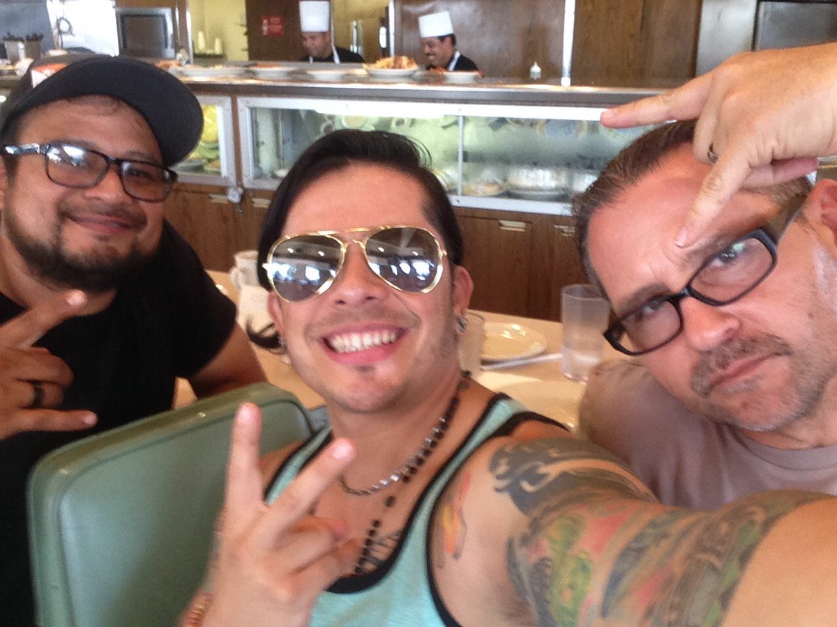 TavoBarcenas1's tweet photo. Planificando para fin de año! DesayunandoIn#LA @KurtZierlein #DannyRios https://t.co/yH500kanX9