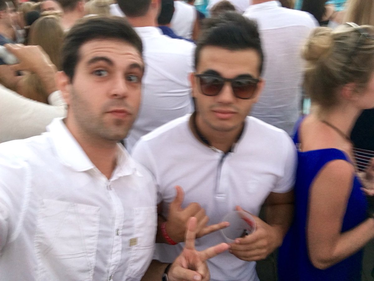 vegetta777's tweet image. Y con la visita sorpresa de @bysTaXx a Ibiza! Ya estamos @WillyrexYT @byAbeeL y yo! Quien más viene? 😊😘