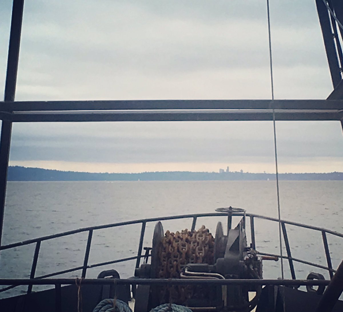 captseandwyer's tweet photo. Seattle in the headlights, we're almost home! #BrennaA #shipyardtime https://t.co/C0cb1trMG8