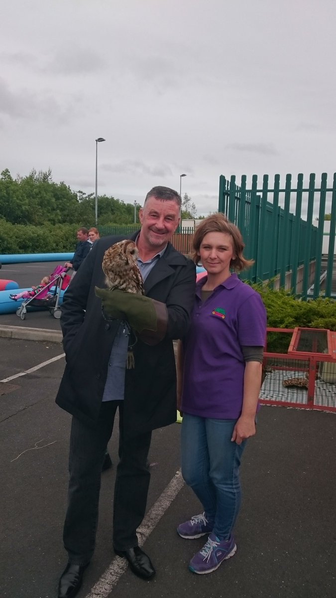 animalroadshow's tweet photo. @Realaldo474 looking good with Horton the owl #theanimalroadshow.com https://t.co/rWlwwTbppx