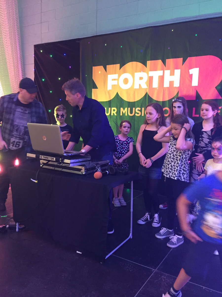 ForthviewWalk's tweet photo. @BoogsTweets at #HappyStreet party! @forthoneCFK #juniorDJs https://t.co/YFevRJqo05