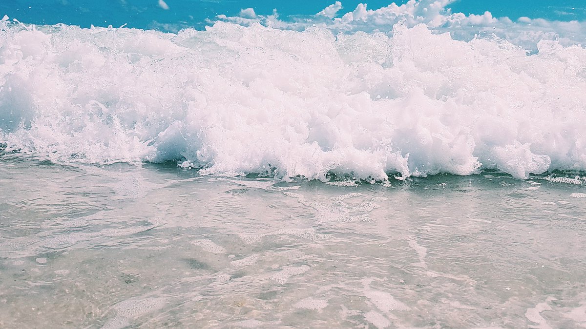 trashyisabeIIa's tweet photo. days by the beach are what i live for https://t.co/YAd5oK53X0