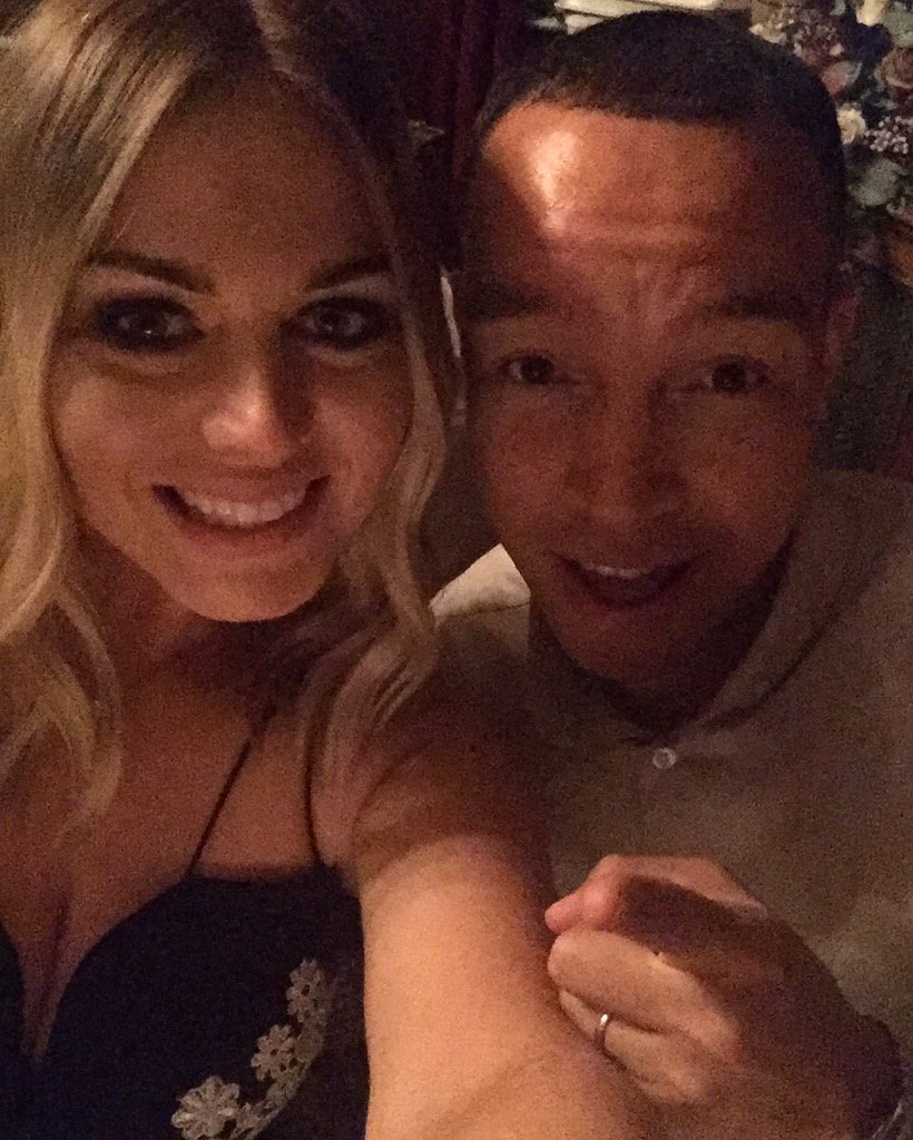 sarahburn's tweet photo. ☺️🍾👫💃🏼 https://t.co/YL3fGT1iSh