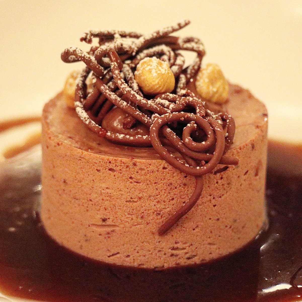 BlogHedonista's tweet photo. #bitter #chocolate parfait #muscovadocaramel #gianduja #halzenuts #HadriansBrasserie @The_Balmoral #hotel #Edinburgh https://t.co/LsPf18GoPx