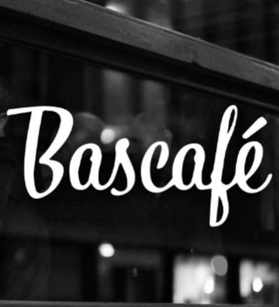 Iedere zondag sluit <a href="/Bascafe/">Bascafé</a> de week goed af met bier, wijn en shots voor € 2,-! Verzoekjes zijn welkom 🍻 #RUintro16