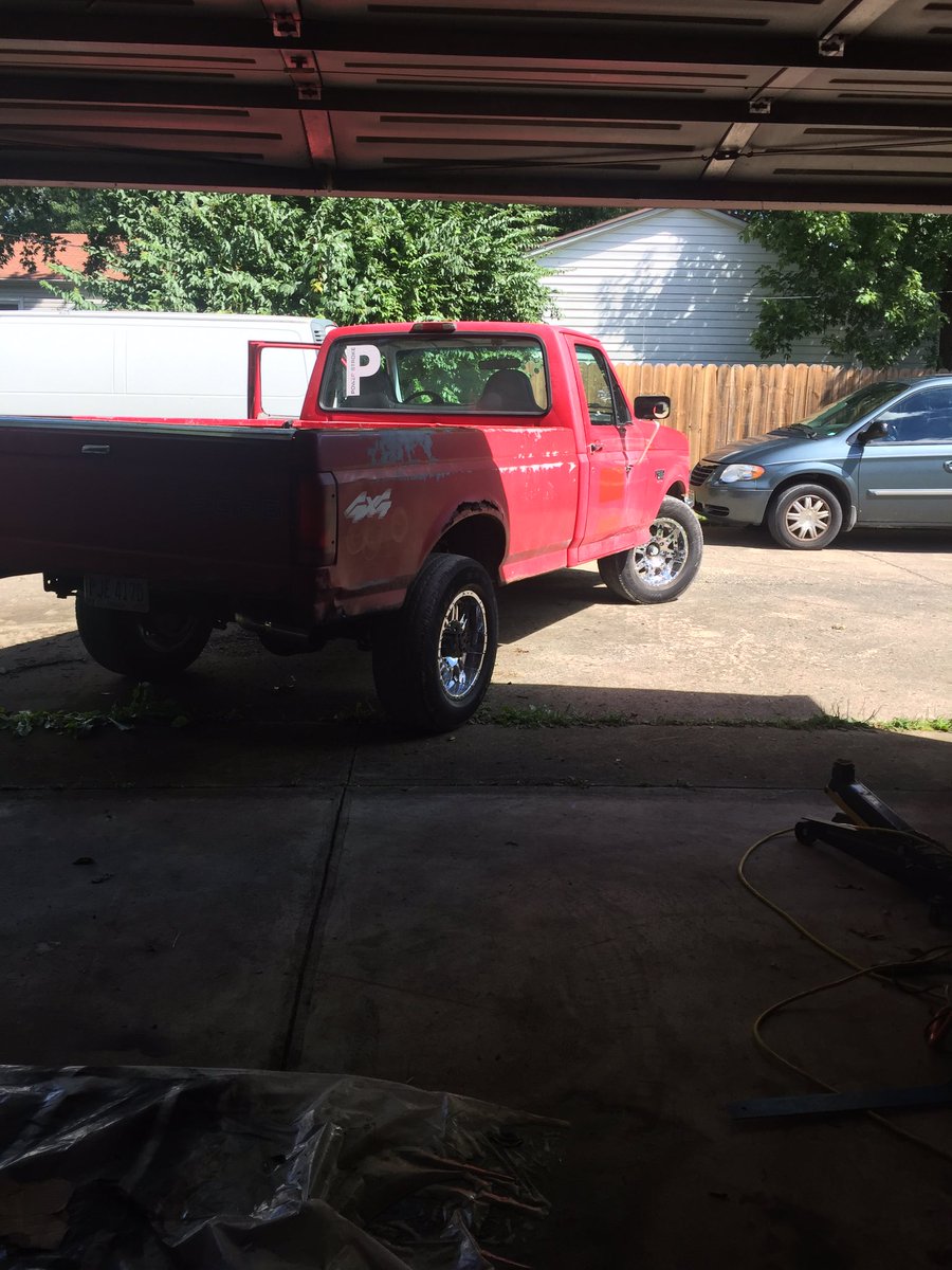 a29j29b29's tweet photo. Well she's going in the garage by the time she comes out she'll be a whole new truck 👍🏽🚛💨💸🇺🇸😔😔 #strokernation https://t.co/y4GAHTgnpk