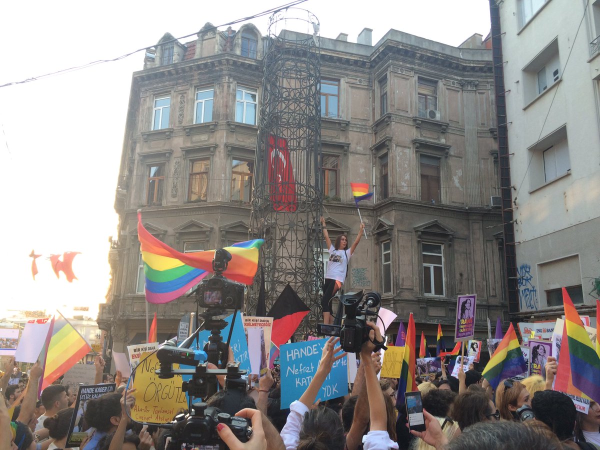 ezgit0k's tweet image. #HandeKadereSesVer #transcinayetleripolitiktir