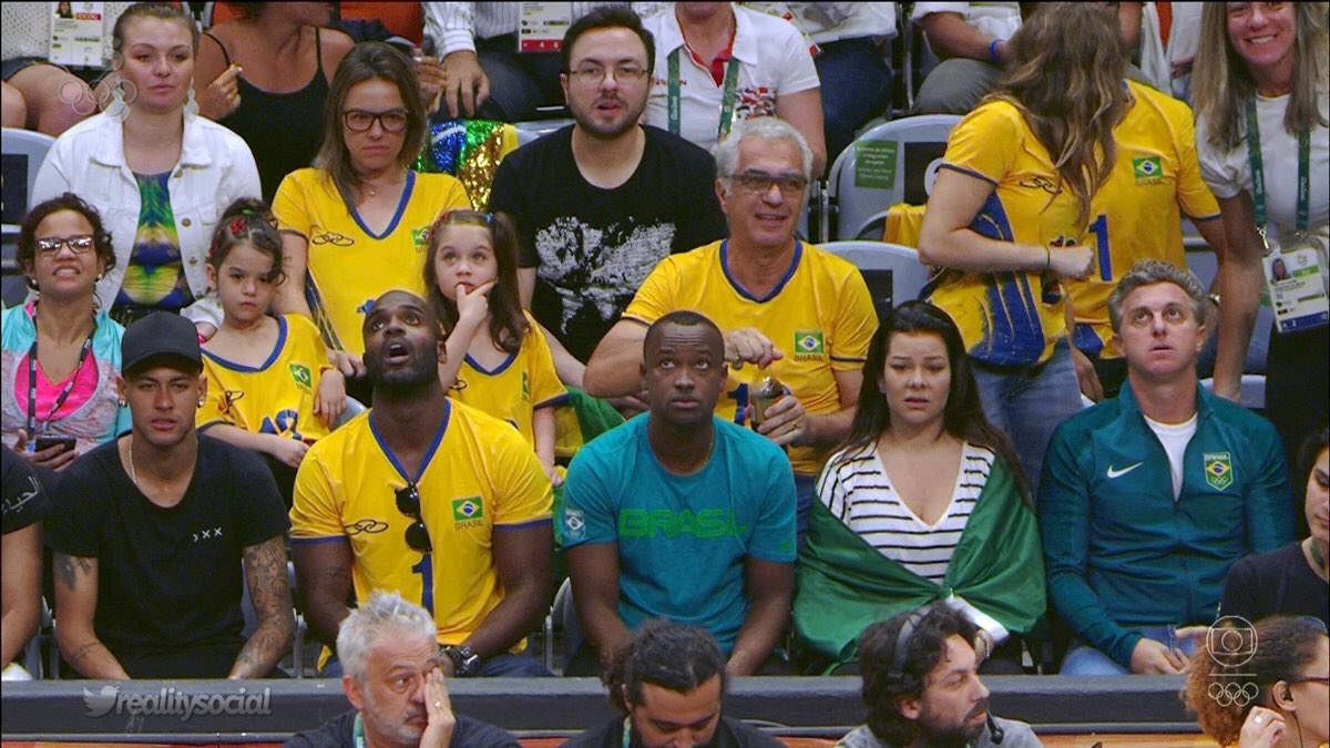 cleytu's tweet photo. muitos milhões em uma só foto #Voleibol https://t.co/ll10ZTxT29
