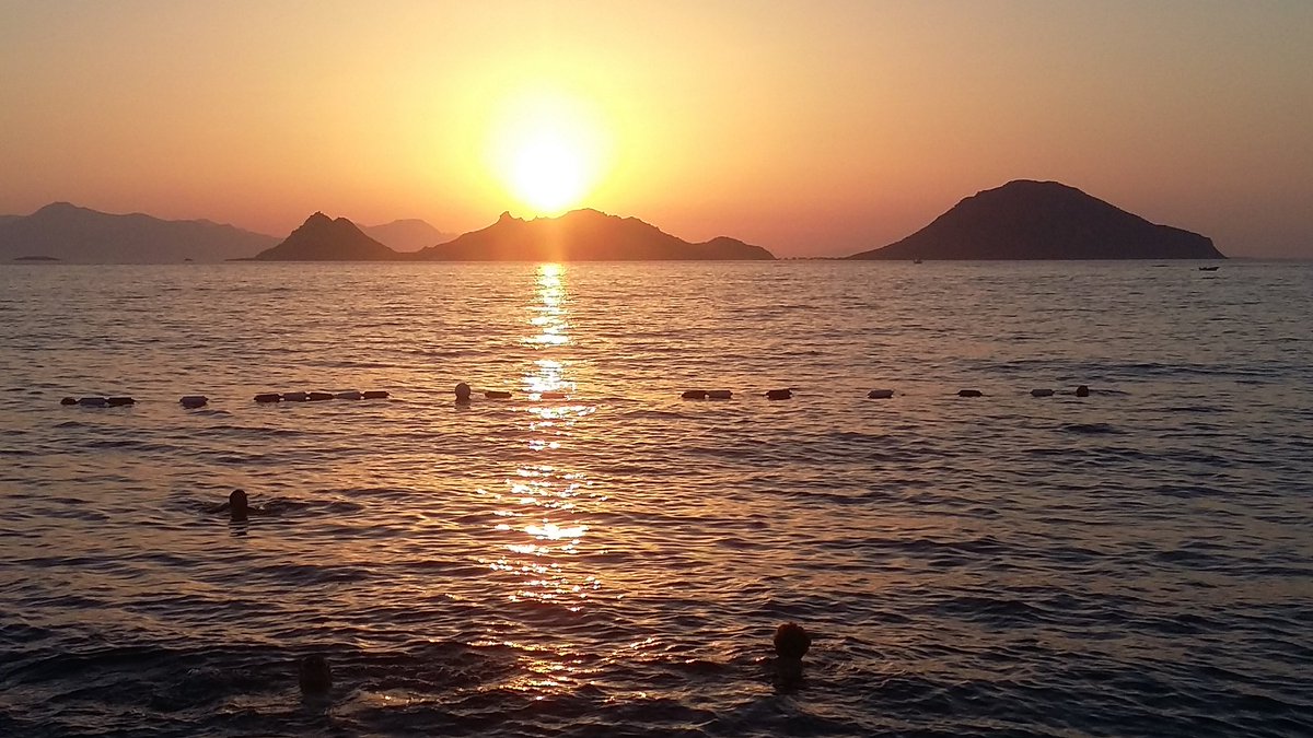 LinguaGizem's tweet image. You look like a movie. You sound like a song #AdeleLive2016 #adeleattheo2 #Bodrum #Turkey #wheretogo #adele25