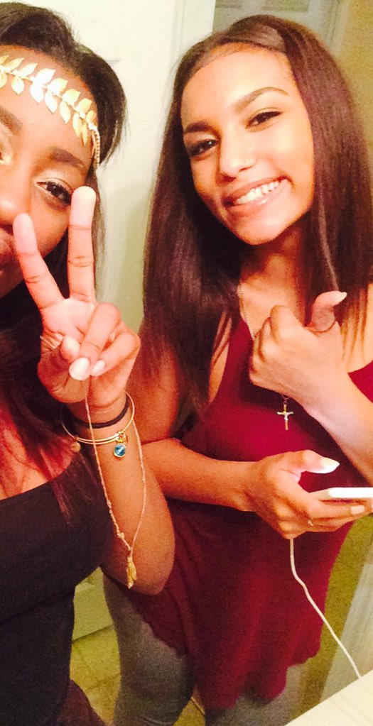 da1nonlyqueen_'s tweet photo. Happy 21ST birthday yea that's right 21ST glo day to this evil bitch.. I LOVE YOU &amp; I HATE YOU BITCH 😝😊 no FR 😏😍‼️ https://t.co/nSBN1CkRcR