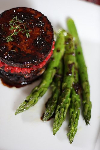 Impress your mates with this - Balsamic-Agave Tofu with Beet Infused Couscous :)
buff.ly/2bsjNnU